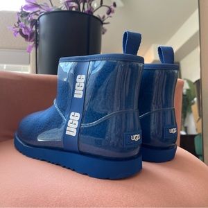 Like New UGG Women Classic Mini Waterproof Clear Boots Size 7 Blue with Logo